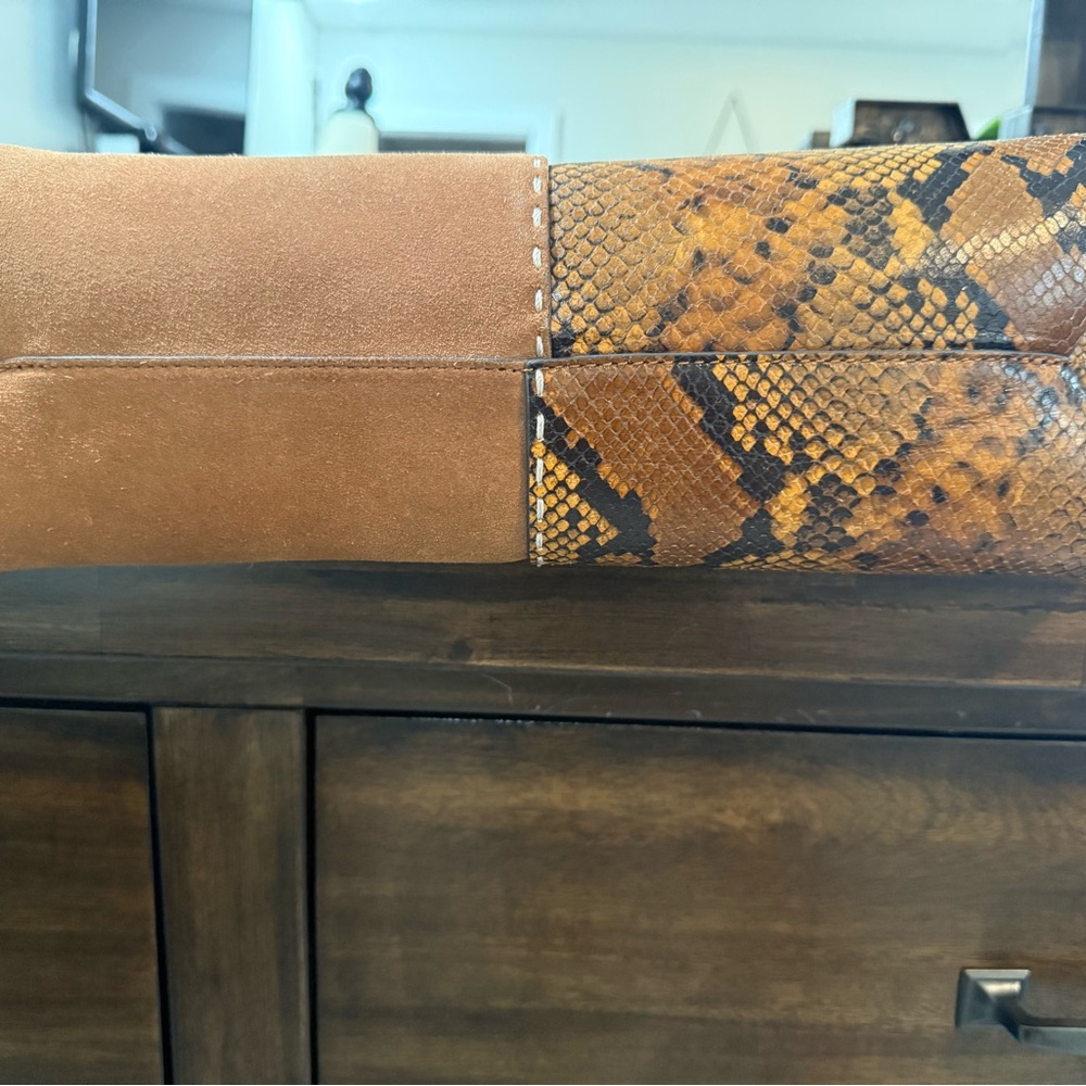 Tory Burch Elegant Snakeskin and Suede Tote Bag - Picture 11 of 15
